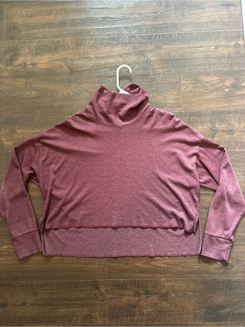 American Eagle Outfitters Women's Cropped Turtleneck Sweater in Burgundy